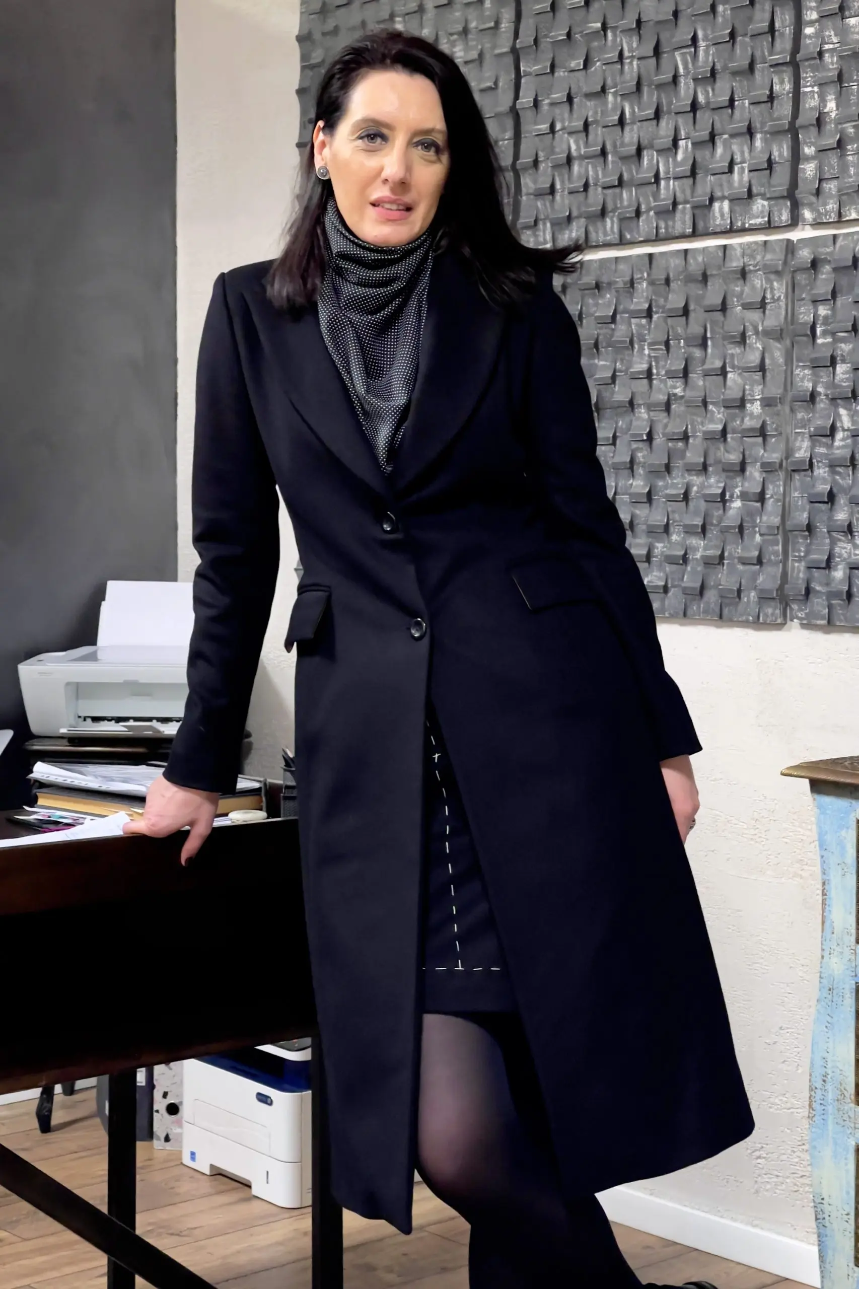 PALTON MIDI DIN STOFĂ DE LÂNĂ NEAGRĂ 