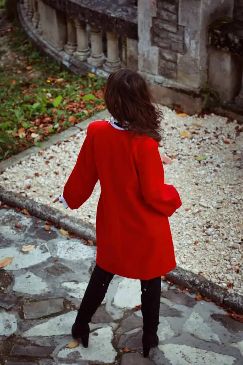 PALTON ROȘU DIN STOFĂ DE LÂNĂ ȘI MACRAME 