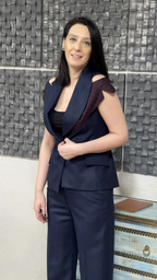 VESTĂ ASIMETRICĂ ȘI PANTALONI DREPȚI 