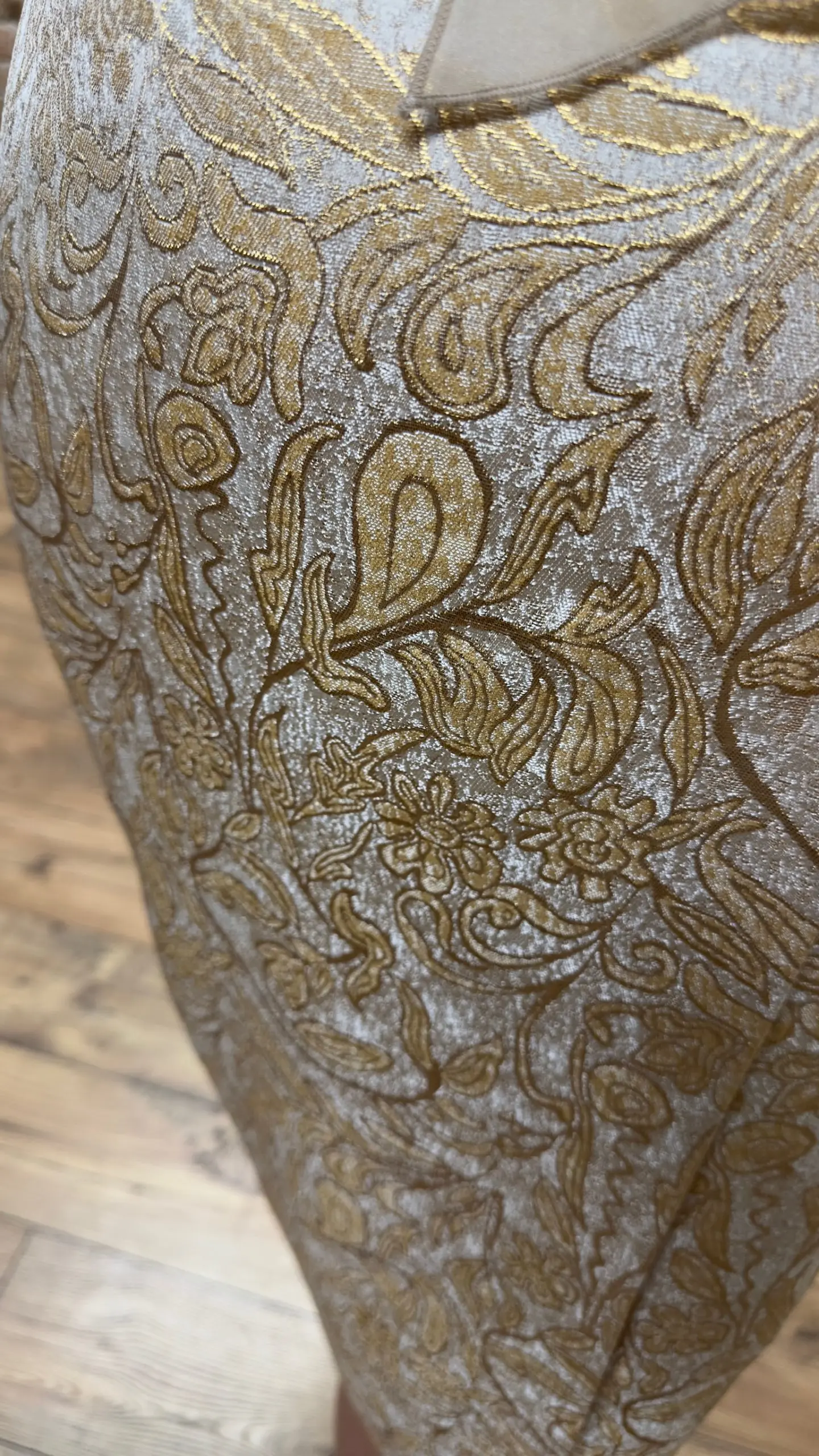 ROCHIE DIN BROCART ȘI ORGANZA 