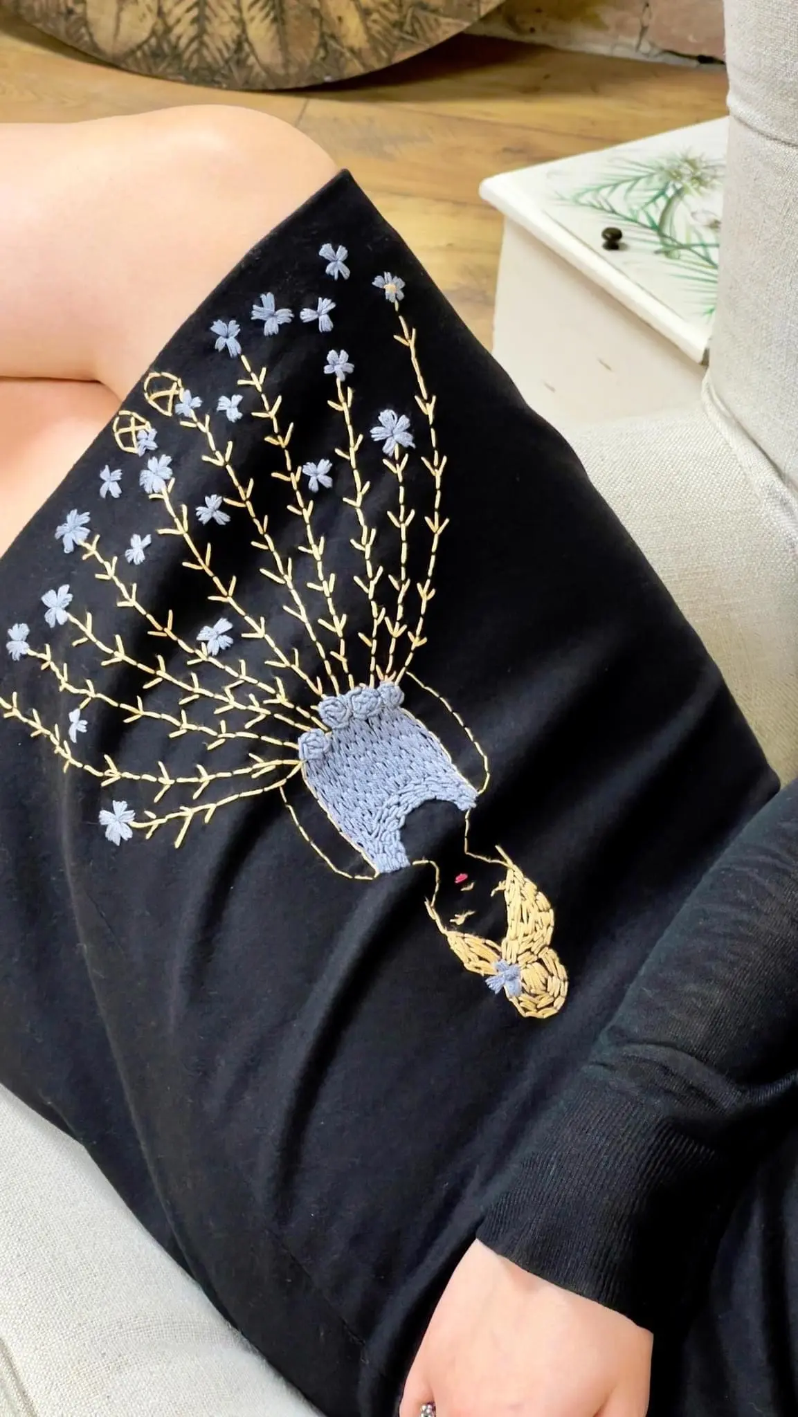 FUSTĂ NEAGRĂ DIN STOFĂ BRODATĂ MANUAL 