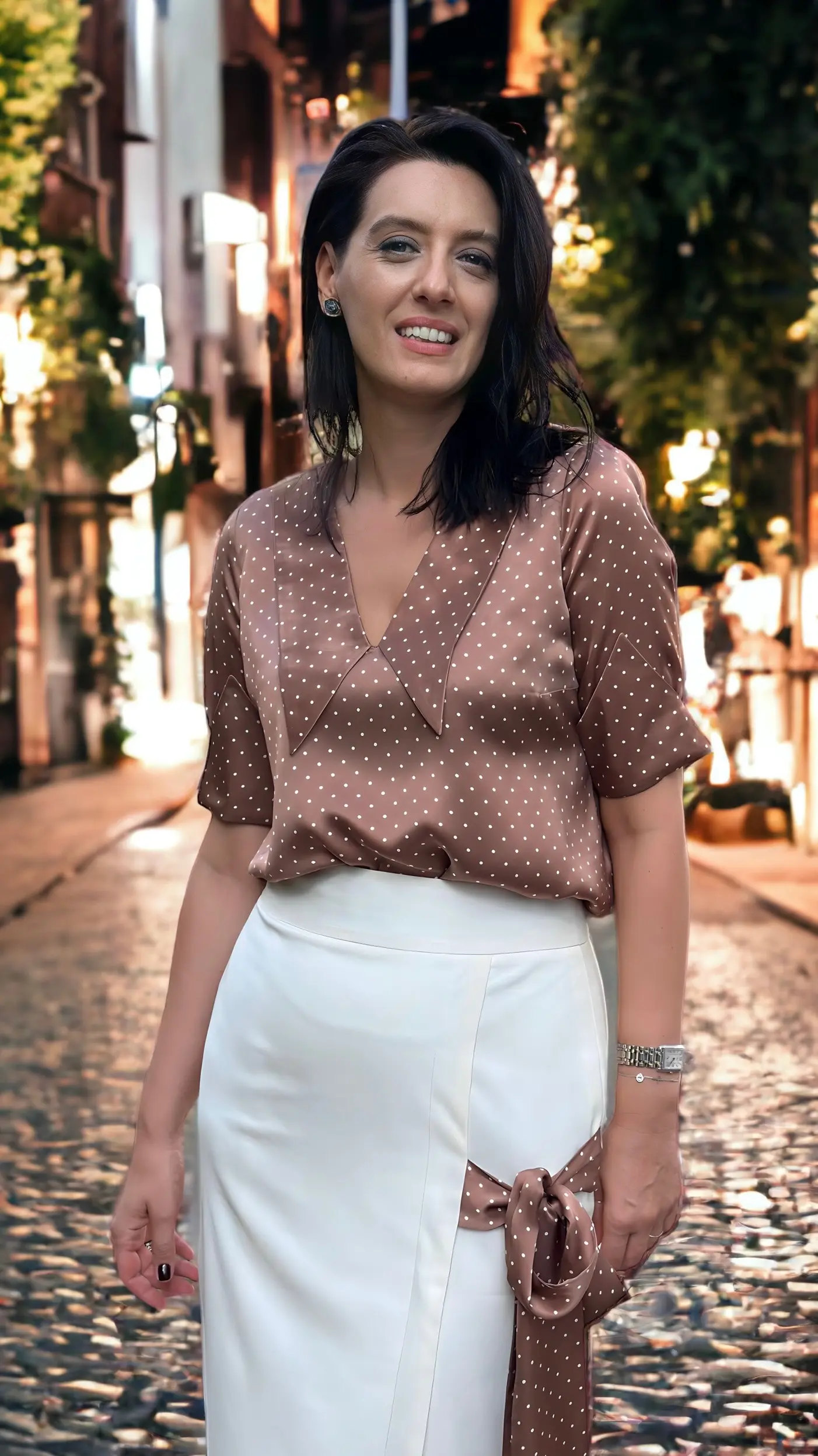 ȚINUTĂ DIN MĂTASE NATURALĂ ȘI STOFĂ DIN LÂNĂ