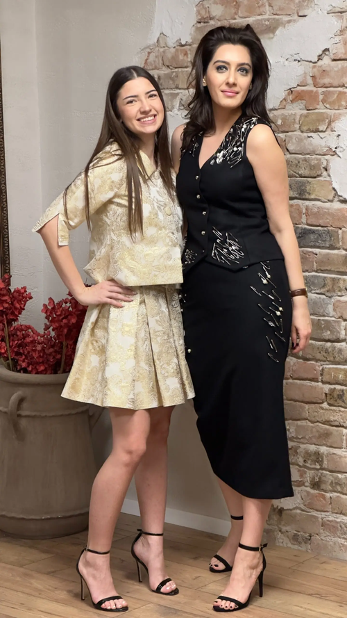 COSTUM DIN BROCART DE MĂTASE NATURALĂ 