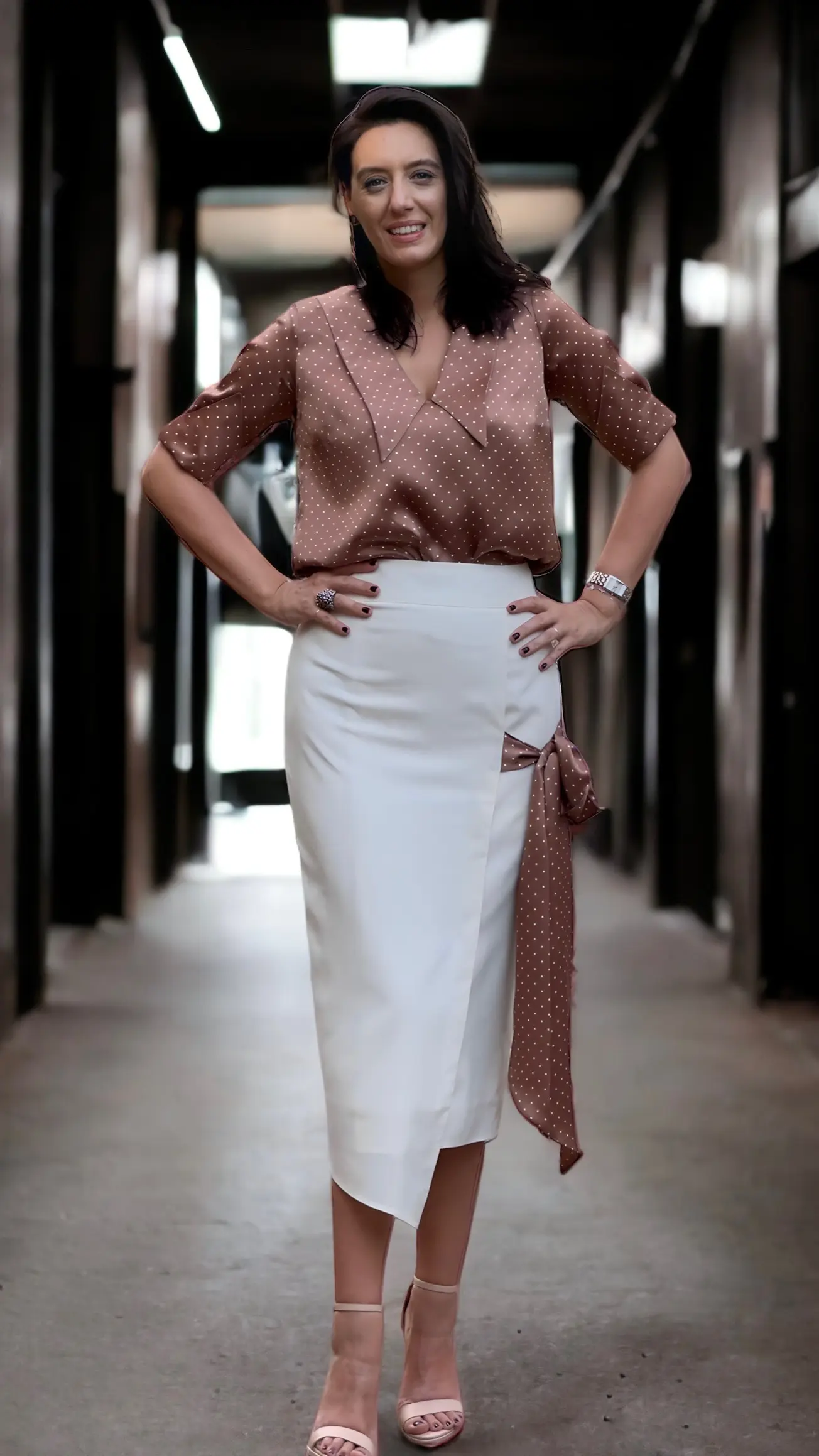 ȚINUTĂ DIN MĂTASE NATURALĂ ȘI STOFĂ DIN LÂNĂ