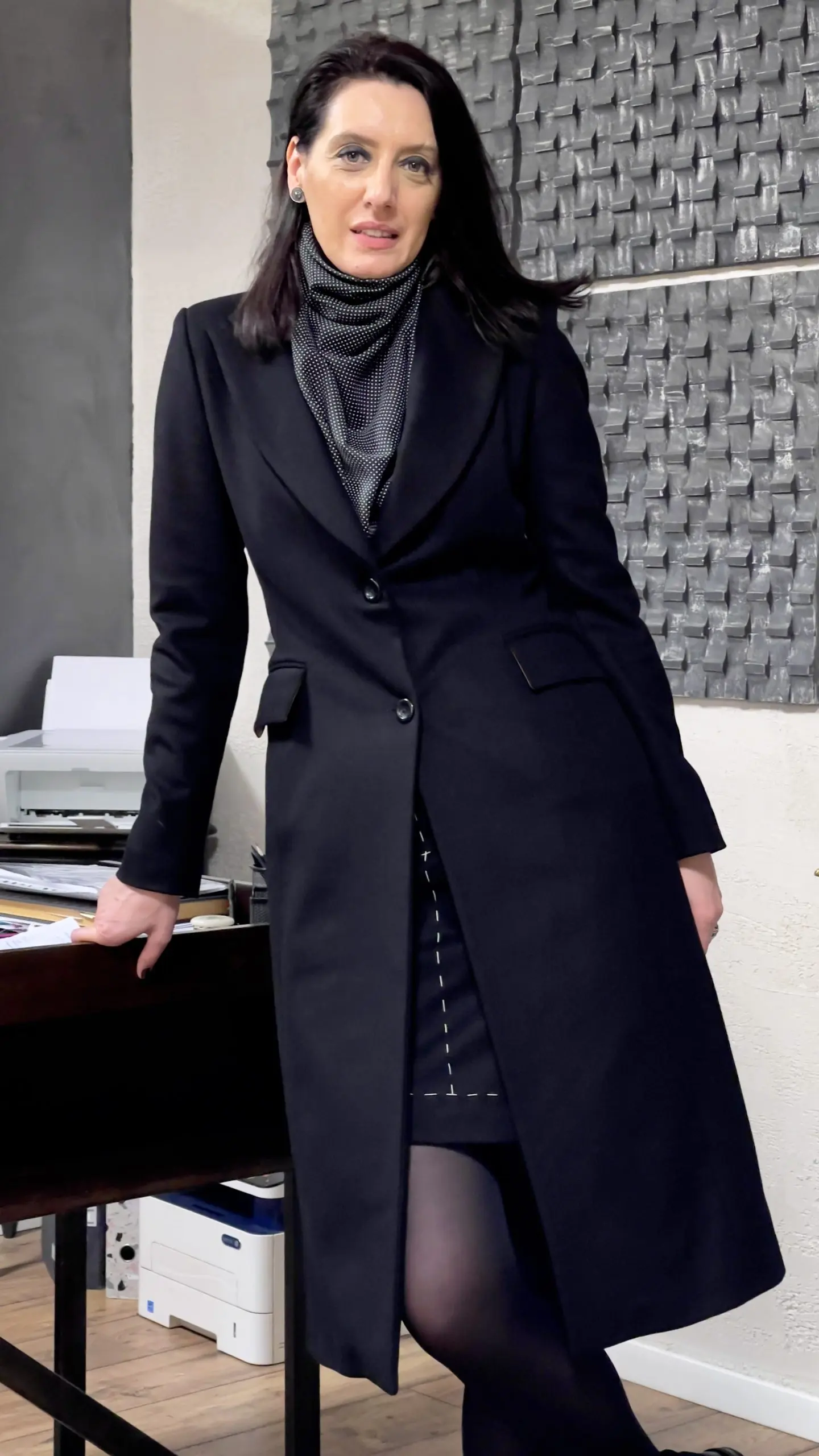 PALTON MIDI DIN STOFĂ DE LÂNĂ NEAGRĂ 